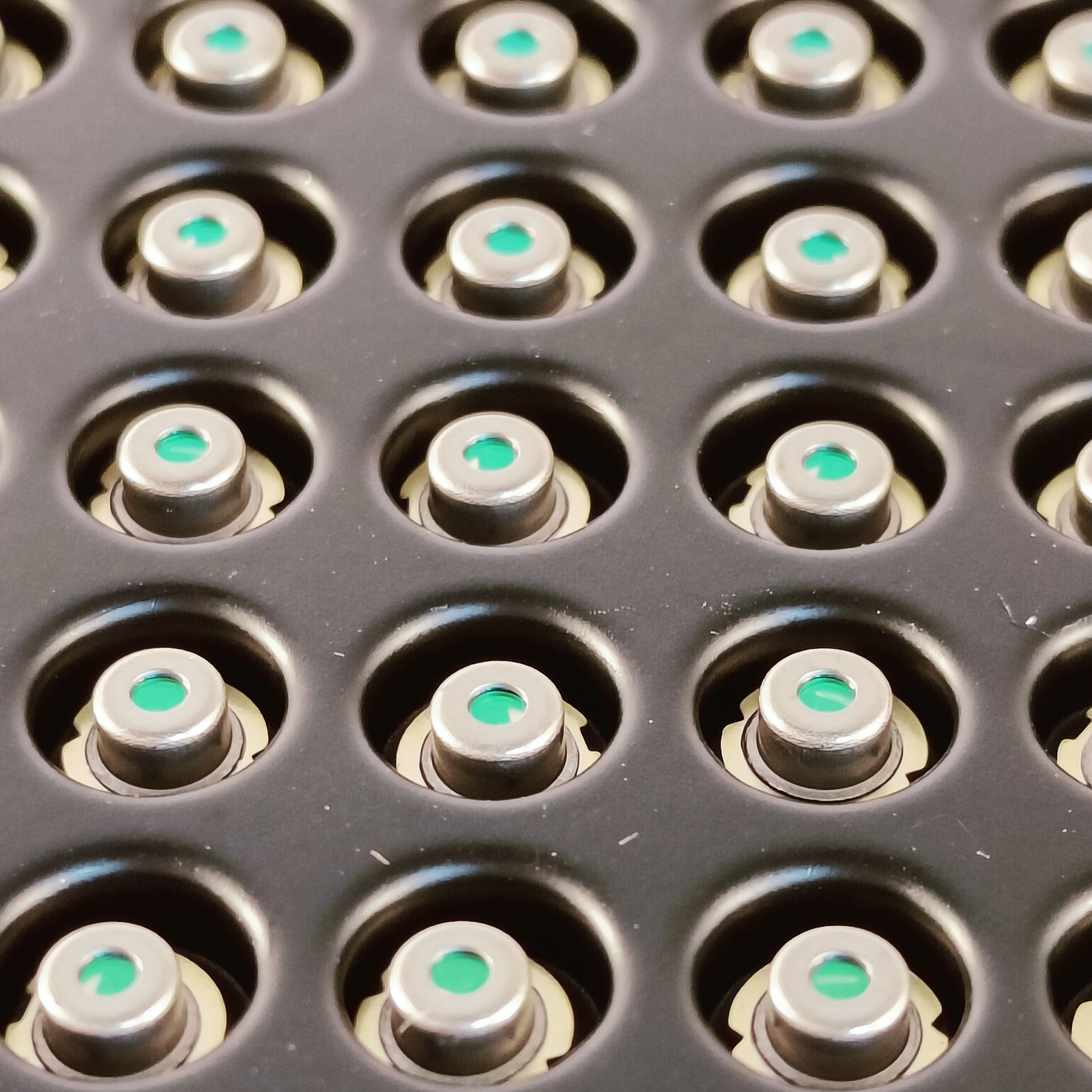 We now offer PremierPhotonics InGaAs photodetectors in standard PIN, extended-wavelength PIN, and avalanche-photodiode (APD) formats for near-infrared sensing and communications.